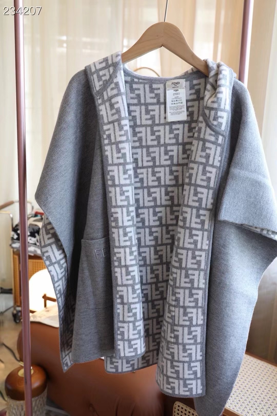 Fendi Cape Double-sided cashmere FDC35905